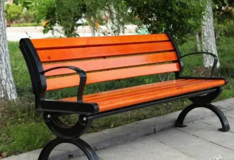 社区增设便民椅 居民休憩更舒心