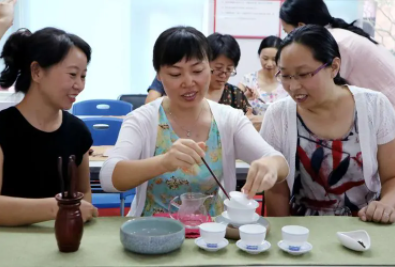 茶艺进社区 茶香润民心